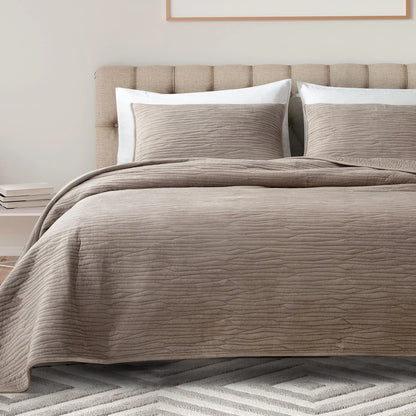 Wonderful Velvet 3 Piece Quilt Set