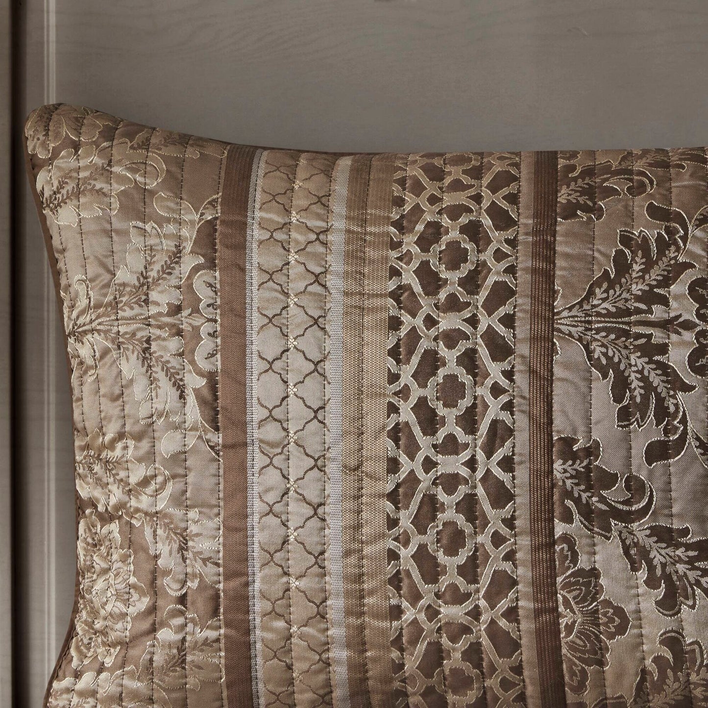 Madison Park Venetian 6 Piece Jacquard Quilt Set with Throw Pillows
