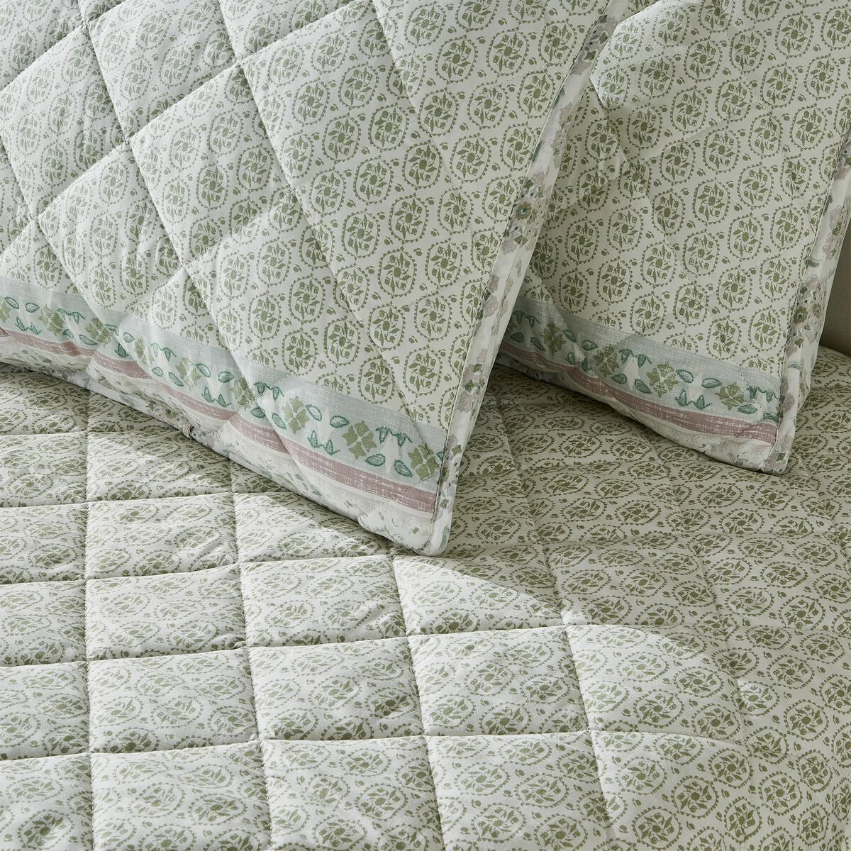 Patina Vie Maison Vintage Floral Printed Quilt Set with Shams