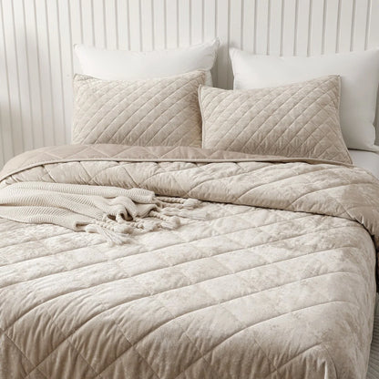 Wonderful Diamond Velvet 3 Piece Quilt Set