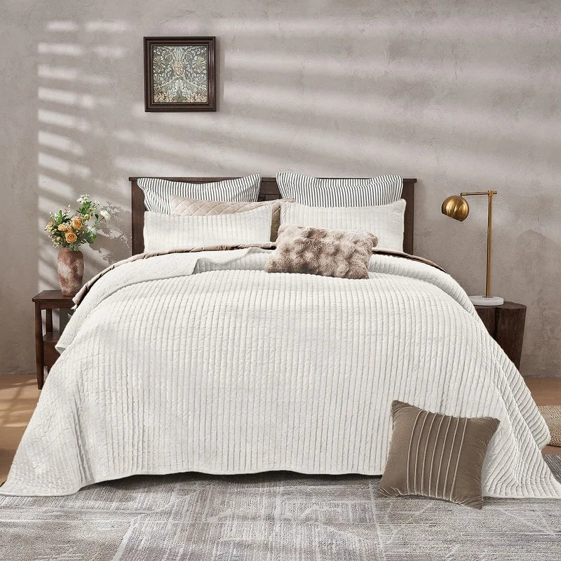 Wonderful Velvet 3 Piece Quilt Set