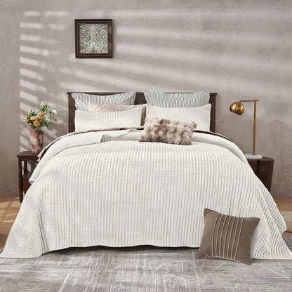 Wonderful Velvet 3 Piece Quilt Set