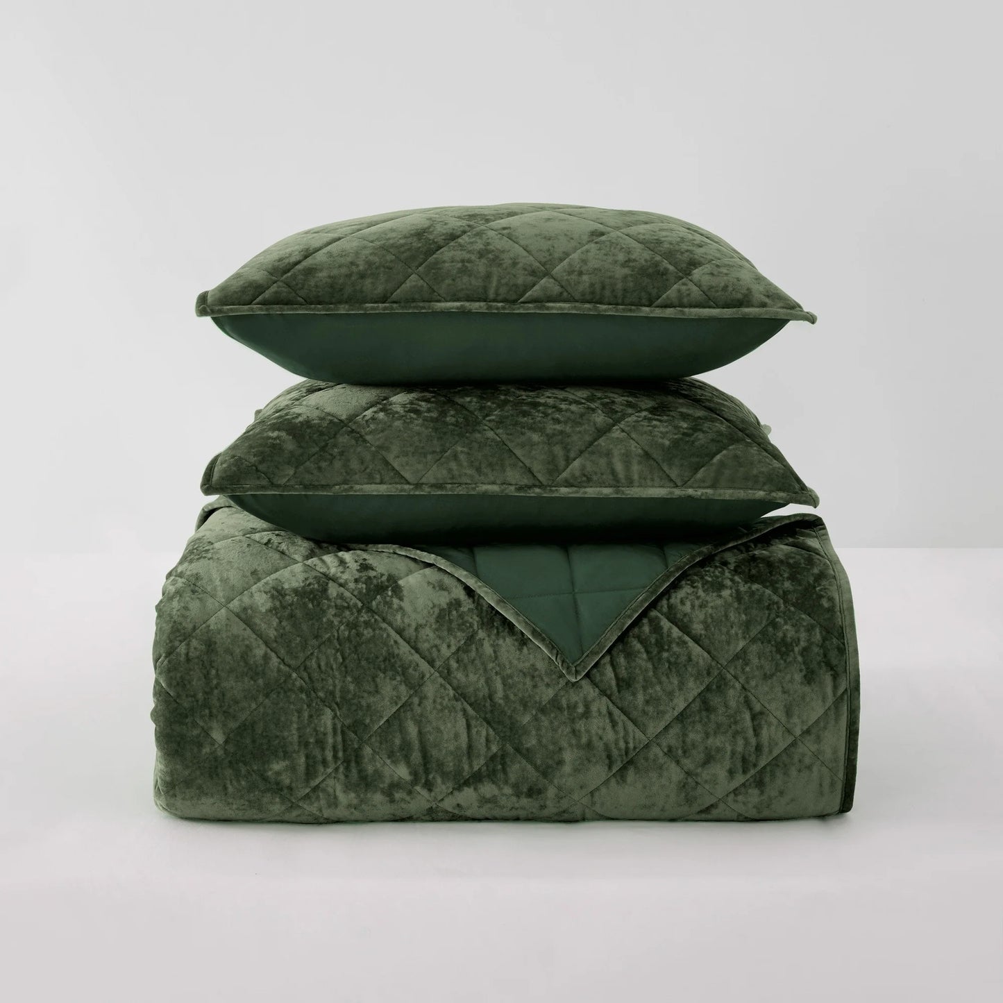 Wonderful Diamond Velvet 3 Piece Quilt Set