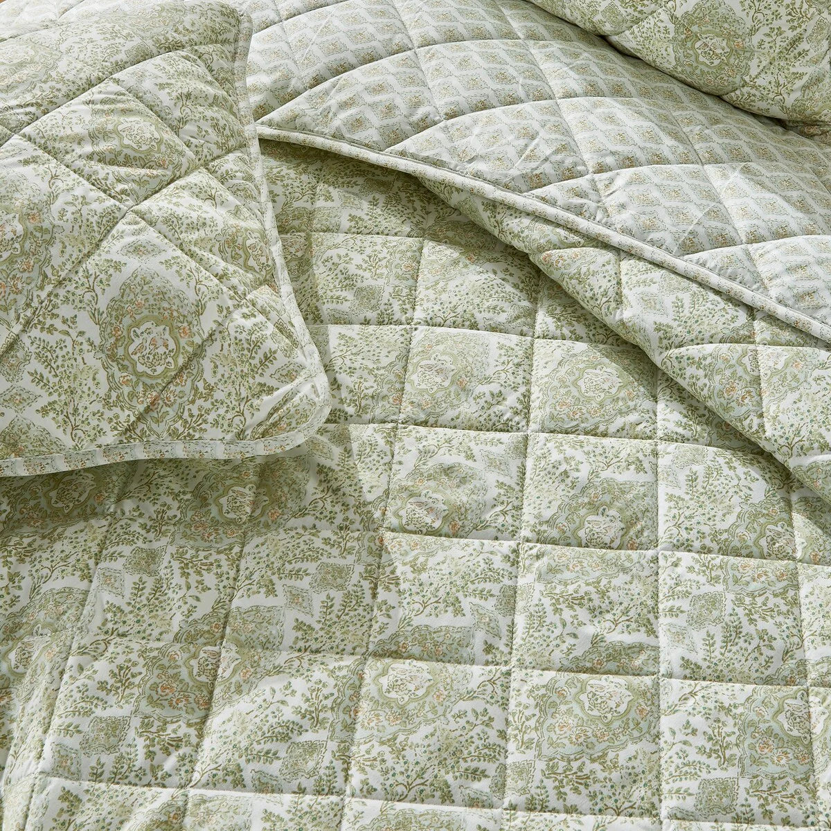 Patina Vie Maison Vintage Floral Printed Quilt Set with Shams