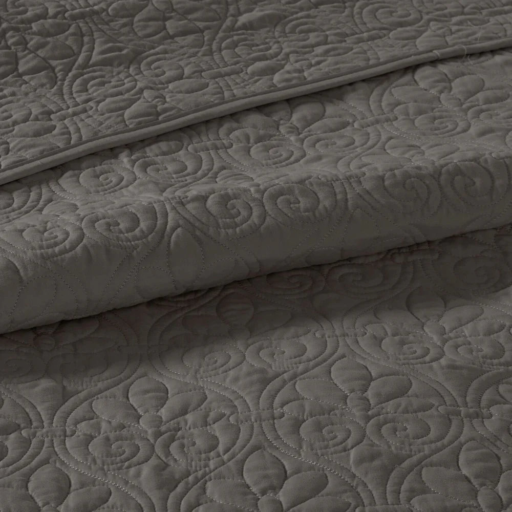 Madison Park Mansfield Reversible Quilt Set
