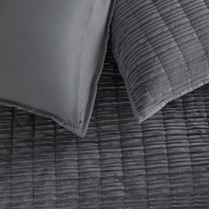 Wonderful Velvet 3 Piece Quilt Set