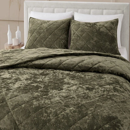 Wonderful Diamond Velvet 3 Piece Quilt Set