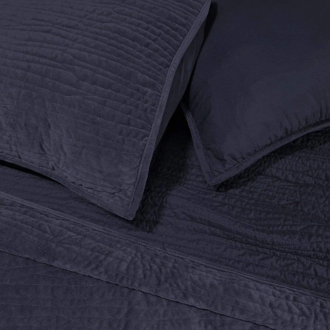Wonderful Velvet 3 Piece Quilt Set