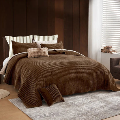 Wonderful Velvet 3 Piece Quilt Set