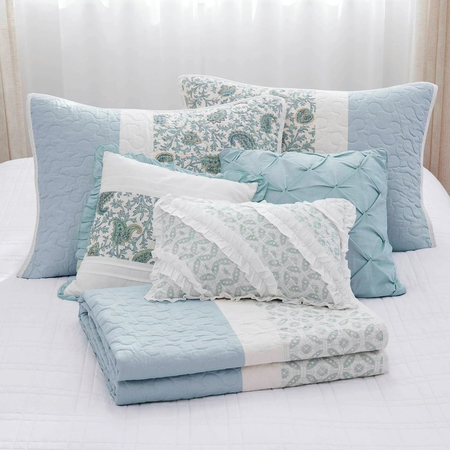 Madison Park Vanessa 6 Piece Cotton Percale Quilt Set with Throw Pillows