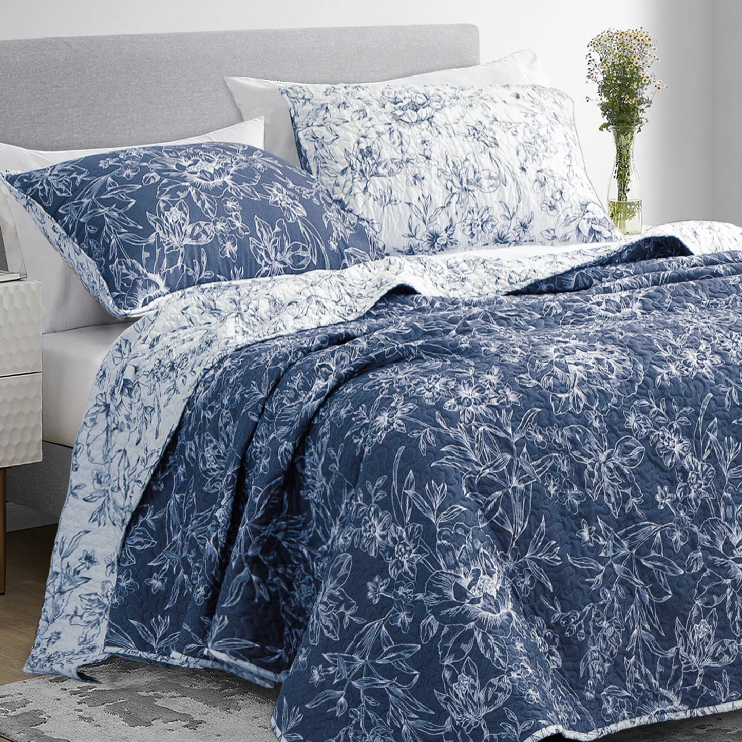 Wonderful Sophia Lightweight Floral Quilt Set