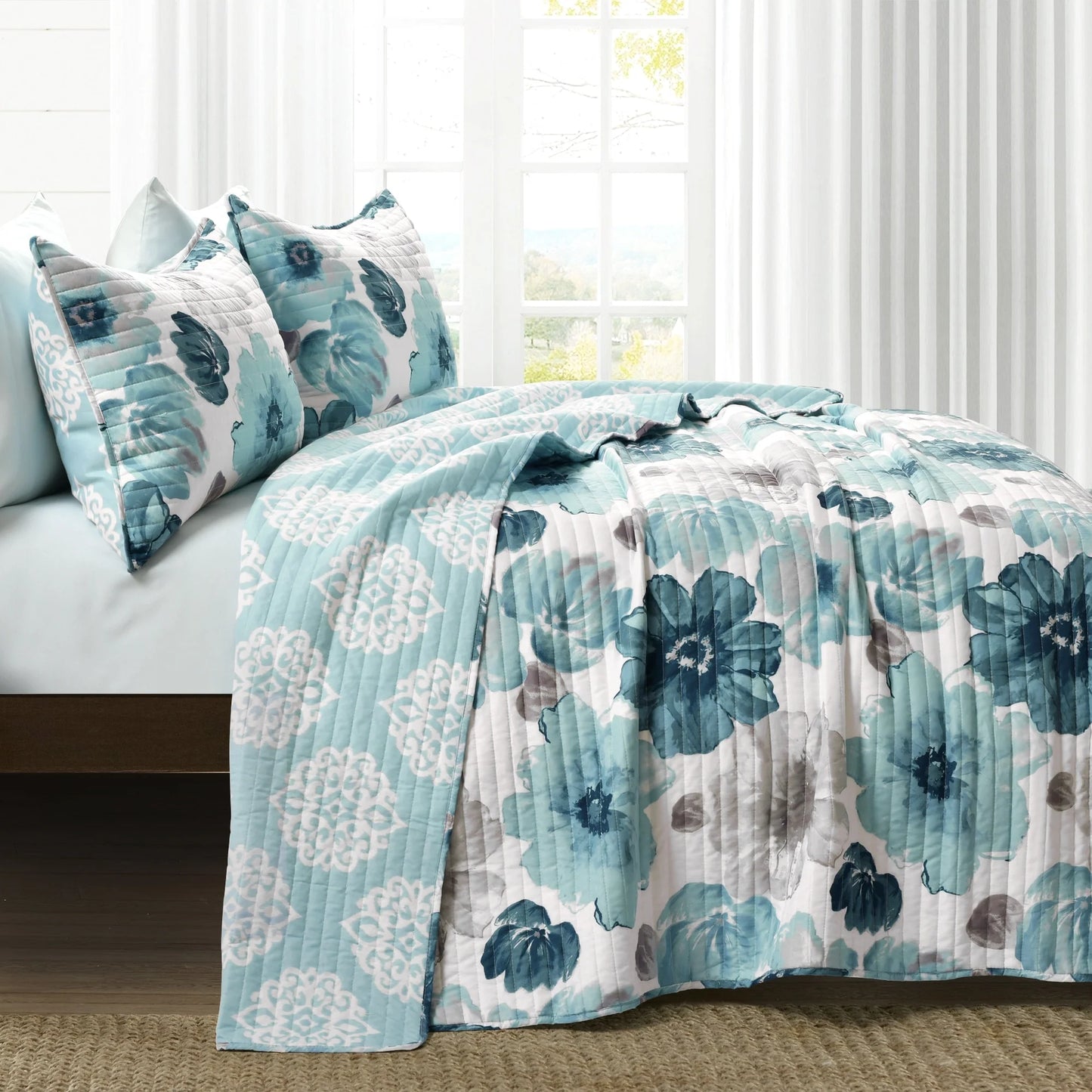 Levine Reversible Floral/ Damask 3-piece Quilt Set