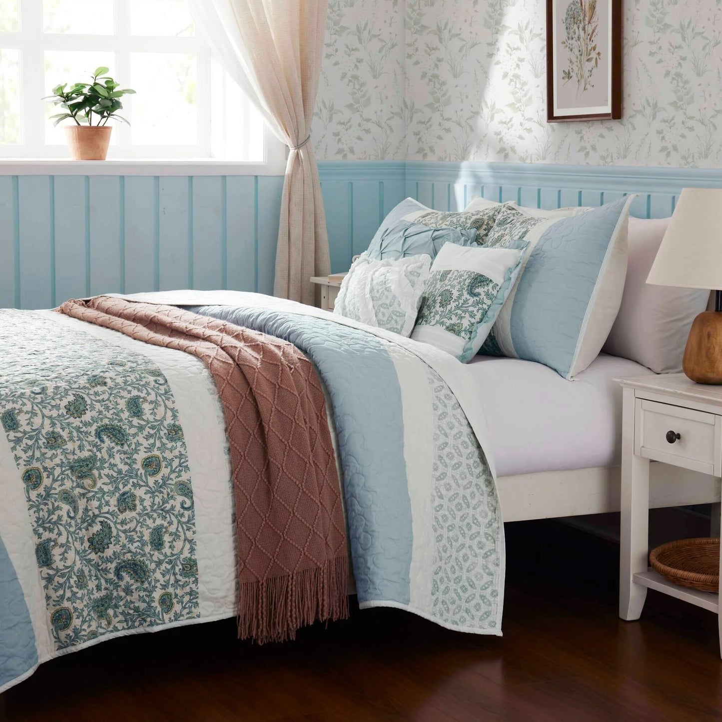 Madison Park Vanessa 6 Piece Cotton Percale Quilt Set with Throw Pillows