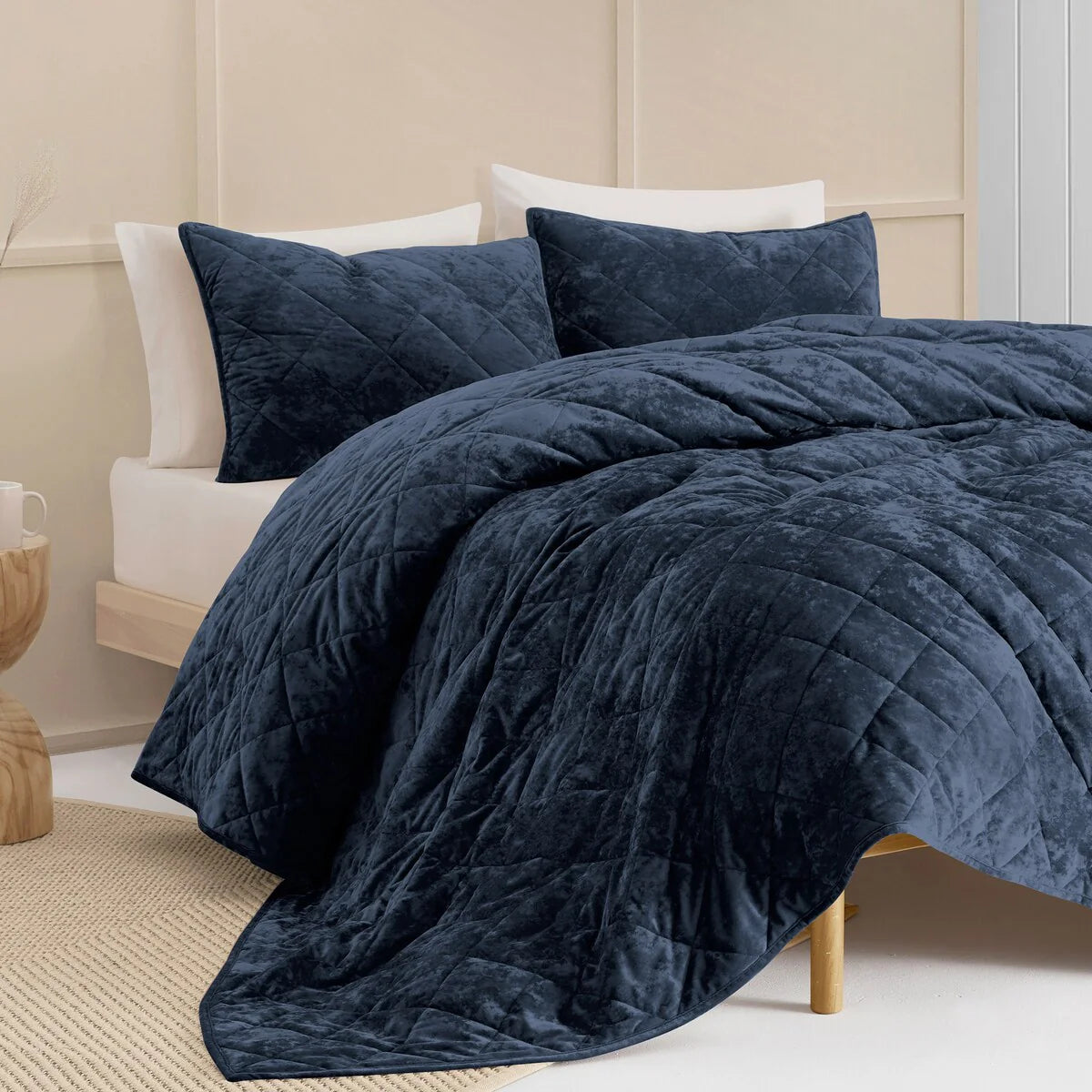Wonderful Diamond Velvet 3 Piece Quilt Set