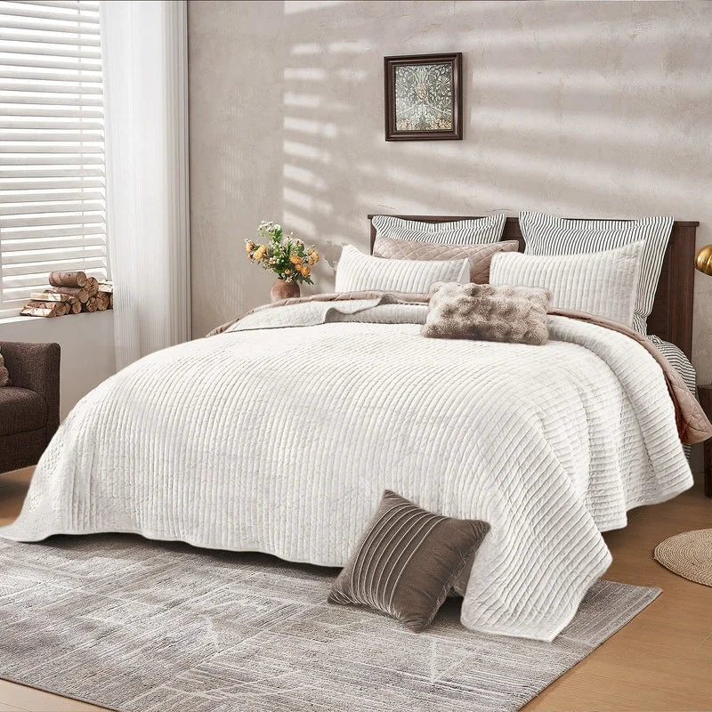 Wonderful Velvet 3 Piece Quilt Set