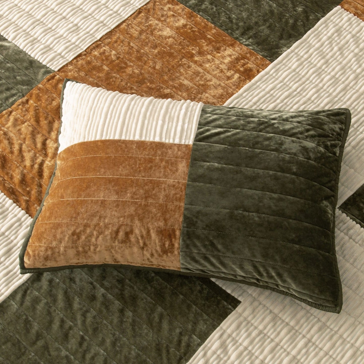 Wonderful Velvet 3 Piece Quilt Set