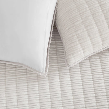 Wonderful Velvet 3 Piece Quilt Set