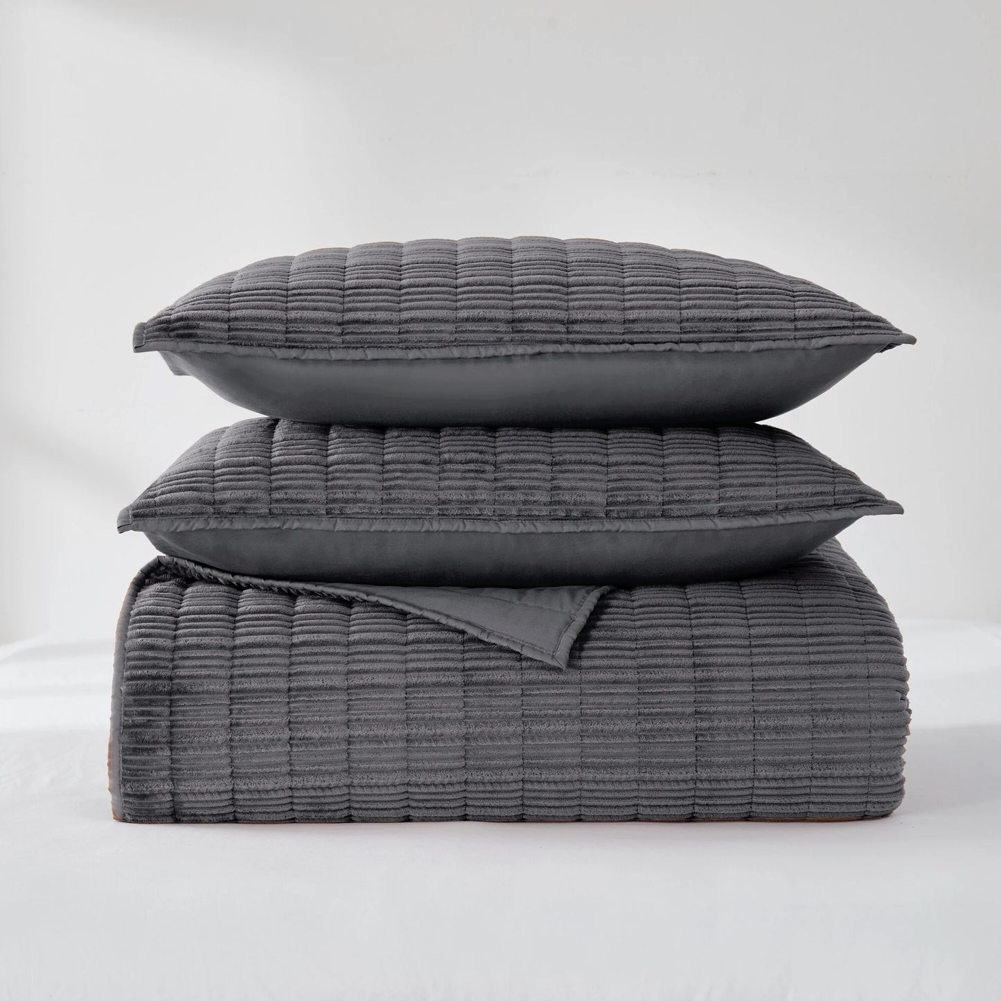 Wonderful Velvet 3 Piece Quilt Set