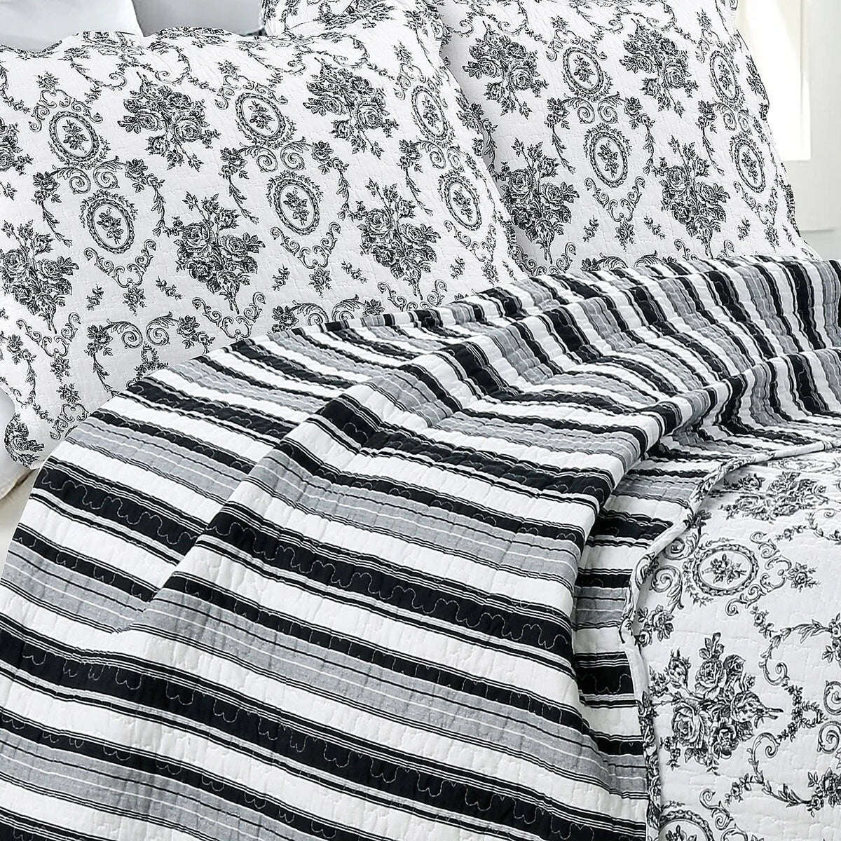 Gracewood Hollow Mekuli French Medallion 3-piece Quilt Bedding Set