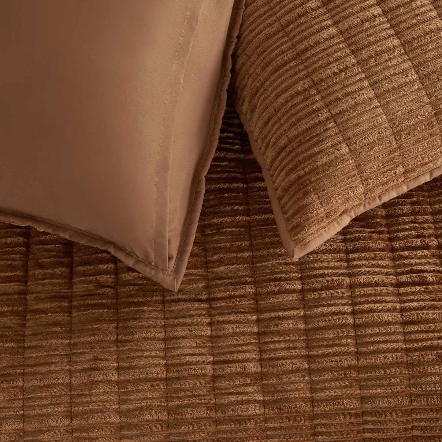 Wonderful Velvet 3 Piece Quilt Set