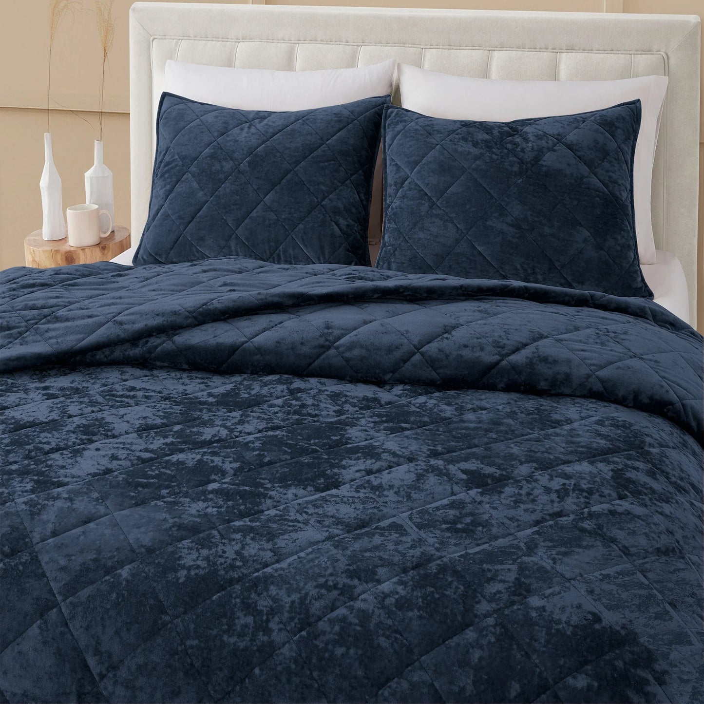 Wonderful Diamond Velvet 3 Piece Quilt Set