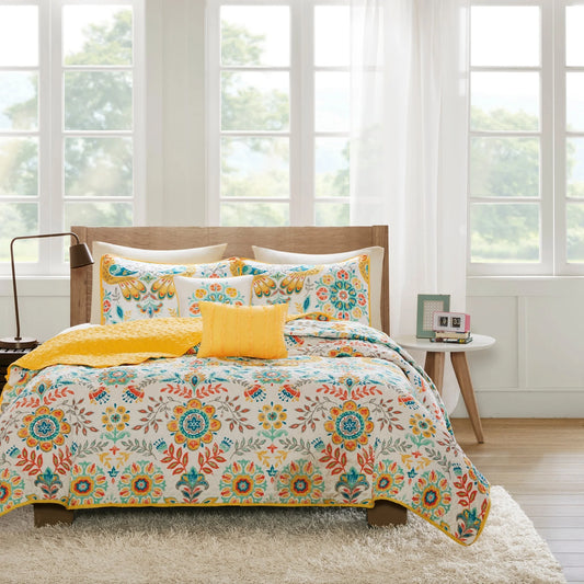 Intelligent Design Mona Reversible Quilt Set with Throw Pillows