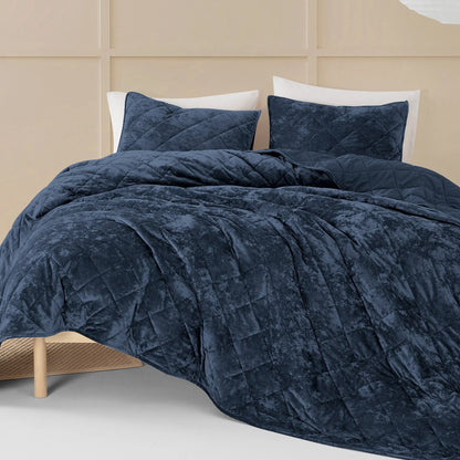 Wonderful Diamond Velvet 3 Piece Quilt Set