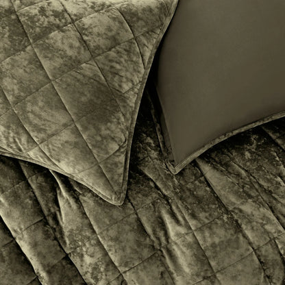 Wonderful Diamond Velvet 3 Piece Quilt Set