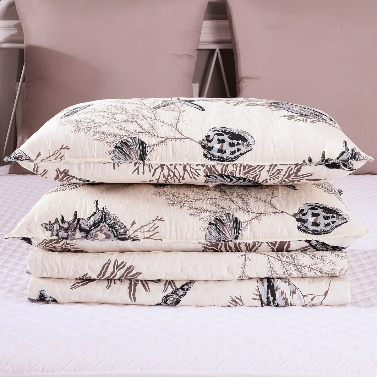 3 Piece Retro Printed Reversible Quilt Set