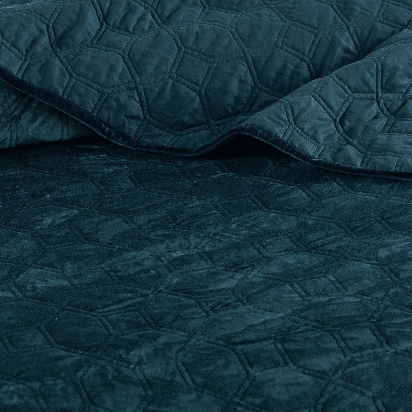 Madison Park Emery 3 Piece Velvet Quilt Set