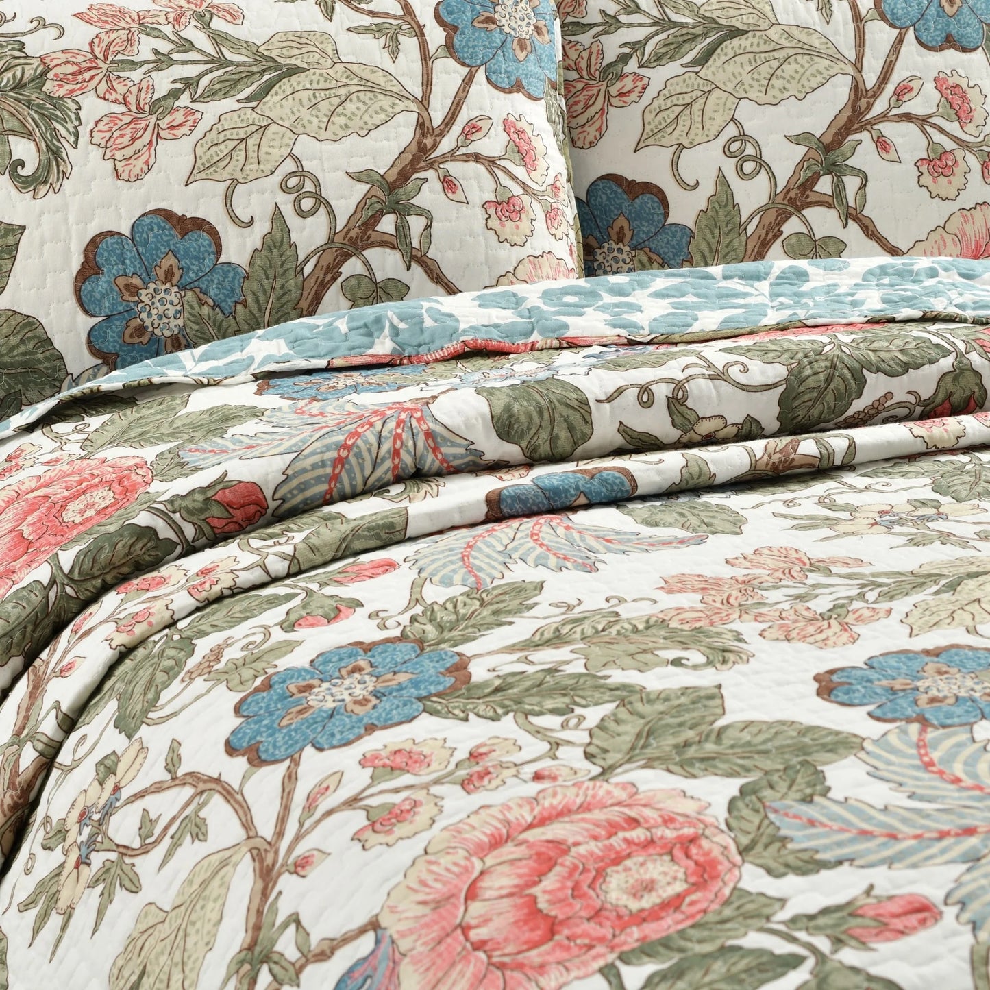 The Curated Nomad Chorro 3-piece Quilt Set