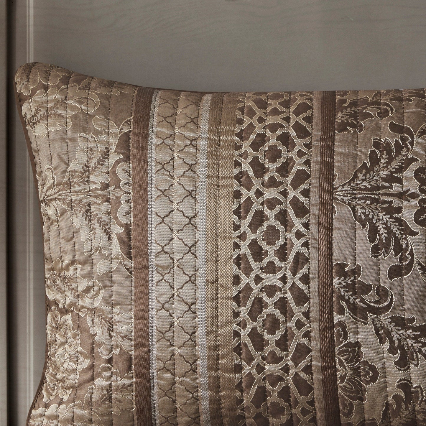 Madison Park Venetian 6 Piece Jacquard Quilt Set with Throw Pillows