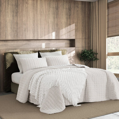 Wonderful Velvet 3 Piece Quilt Set