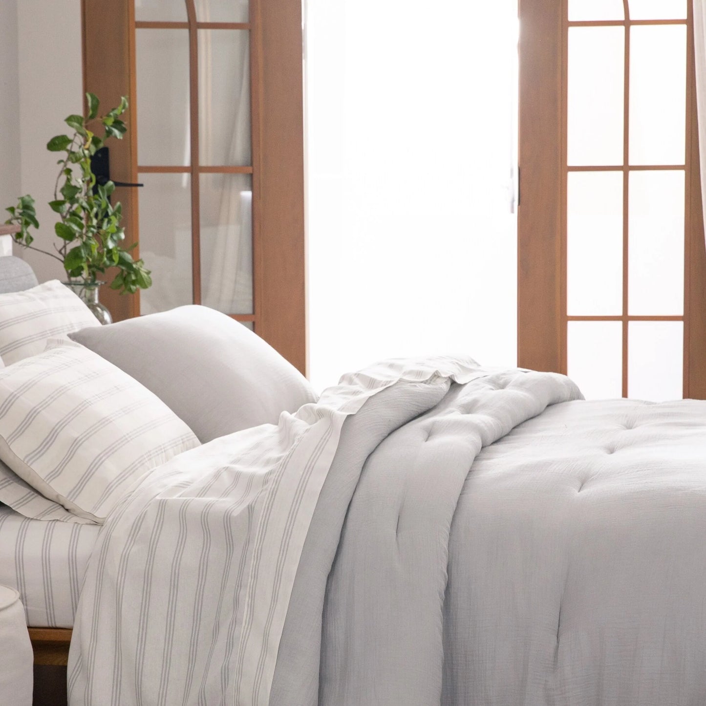 Wonderful Velvet 3 Piece Quilt Set