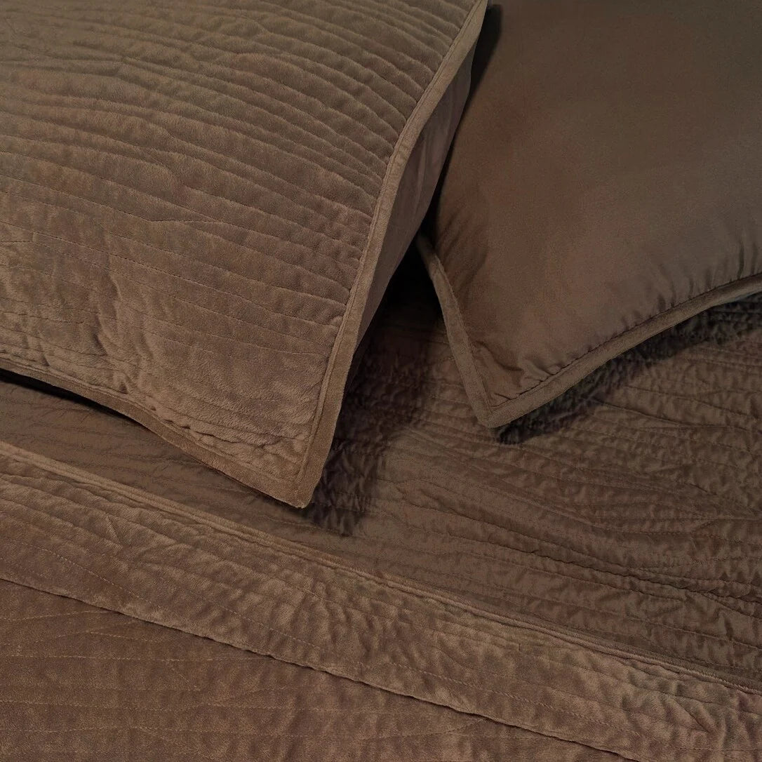 Wonderful Velvet 3 Piece Quilt Set