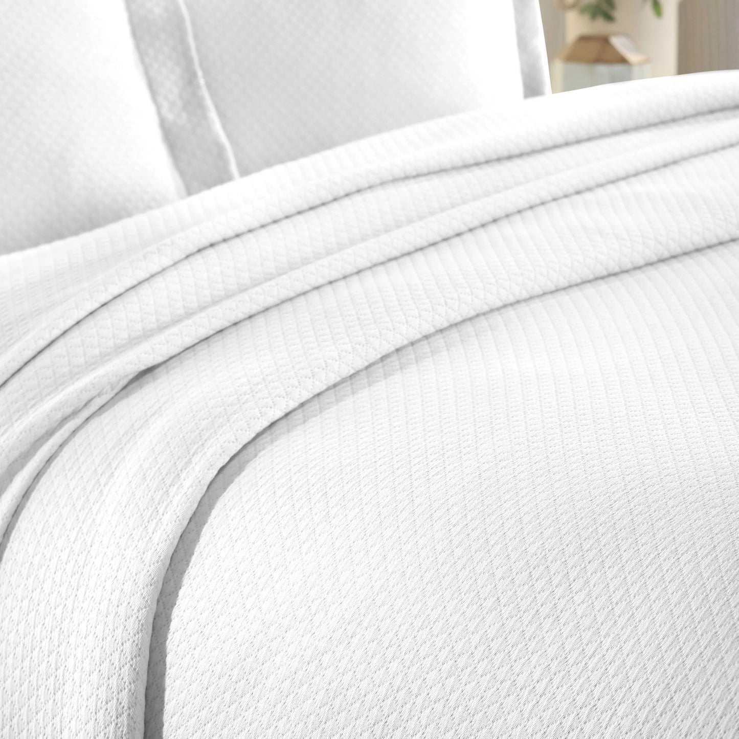 Superior Solitaire Cotton Decorative Bedspread Set