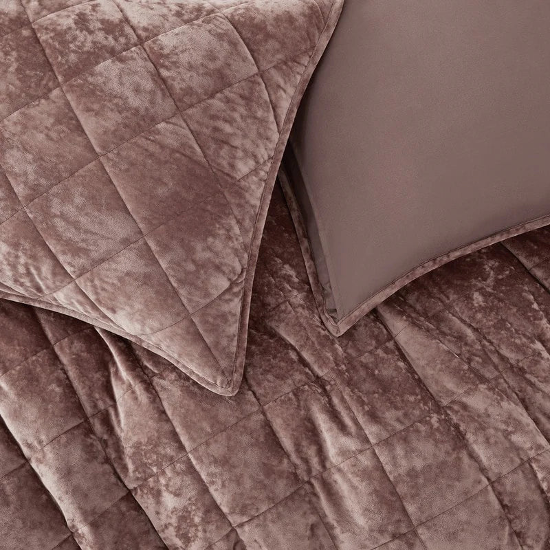 Wonderful Diamond Velvet 3 Piece Quilt Set