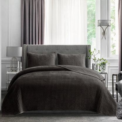 Wonderful Velvet 3 Piece Quilt Set