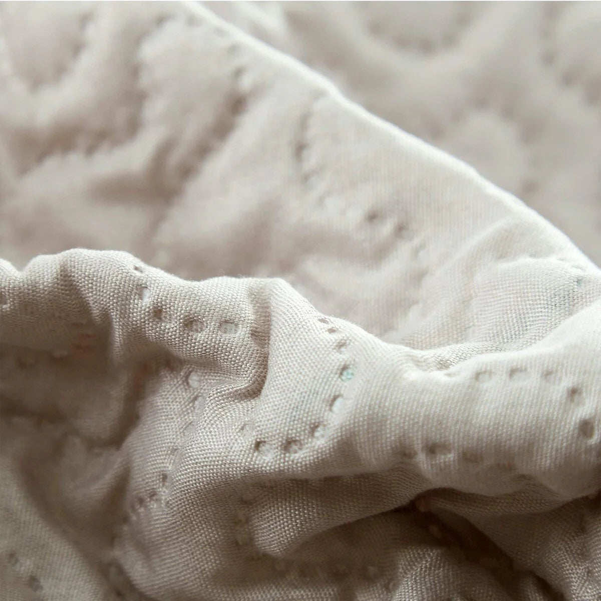 3-piece Fashionable Solid Embossed Quilt Set Bedspread Cover
