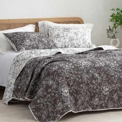 Wonderful Sophia Lightweight Floral Quilt Set