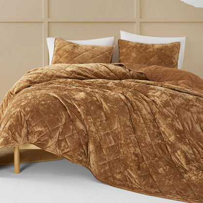 Wonderful Diamond Velvet 3 Piece Quilt Set