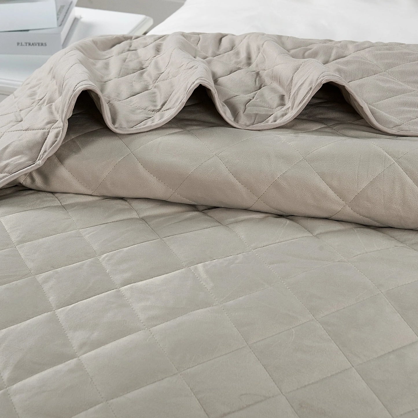 Serenta Velvet Quilts 5 Piece Ultra Soft Floor Touching Bedspread Set