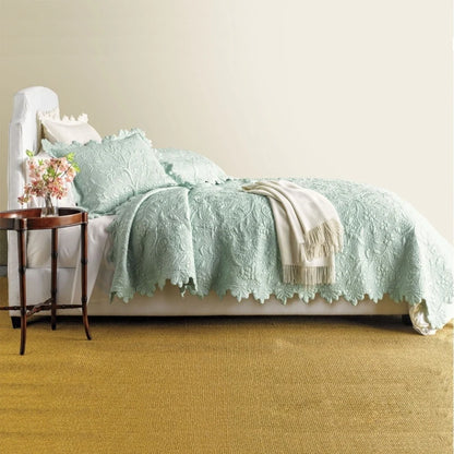 Victorian Aleah Scalloped Quilt Set