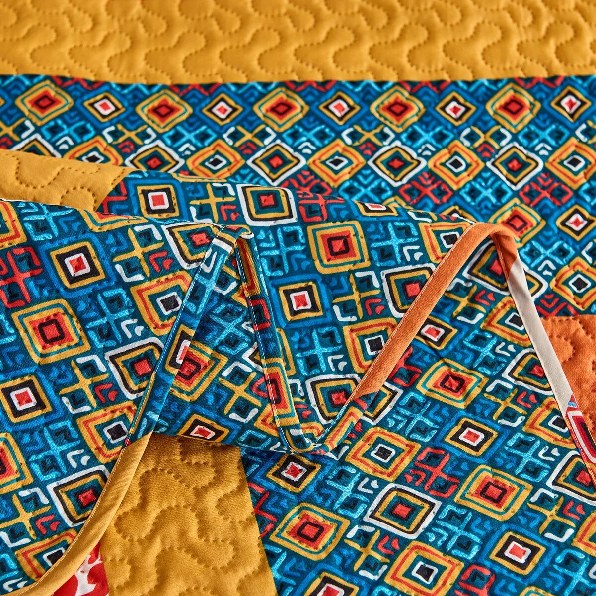 3 Piece Retro Printed Reversible Quilt Set