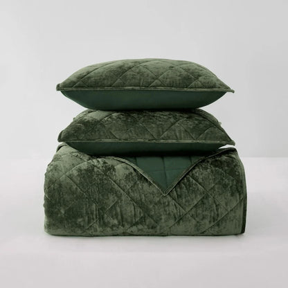 Wonderful Diamond Velvet 3 Piece Quilt Set