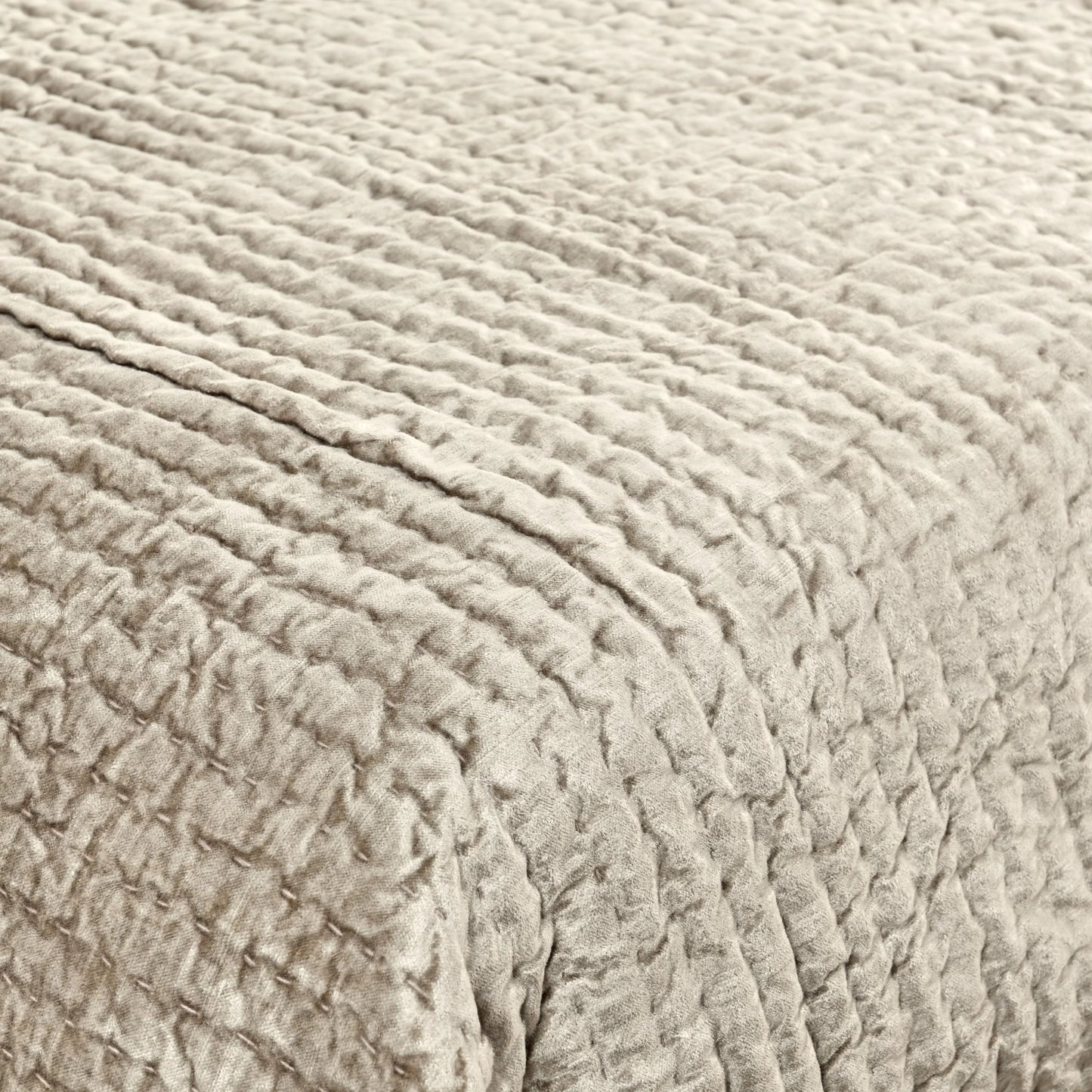 Dimitry 100% Rayon Velvet Quilt by Kosas Home