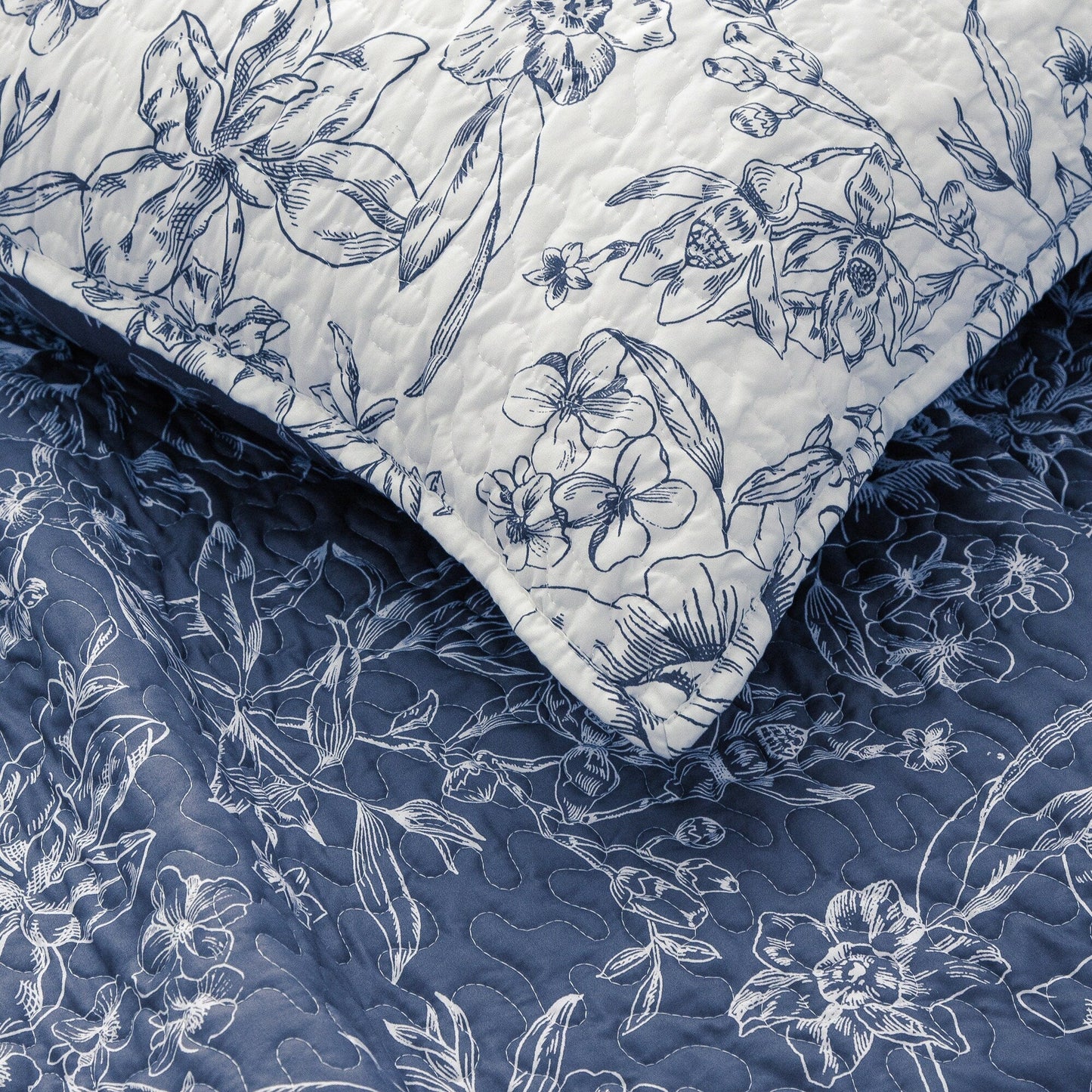 Wonderful Sophia Lightweight Floral Quilt Set