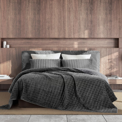 Wonderful Velvet 3 Piece Quilt Set