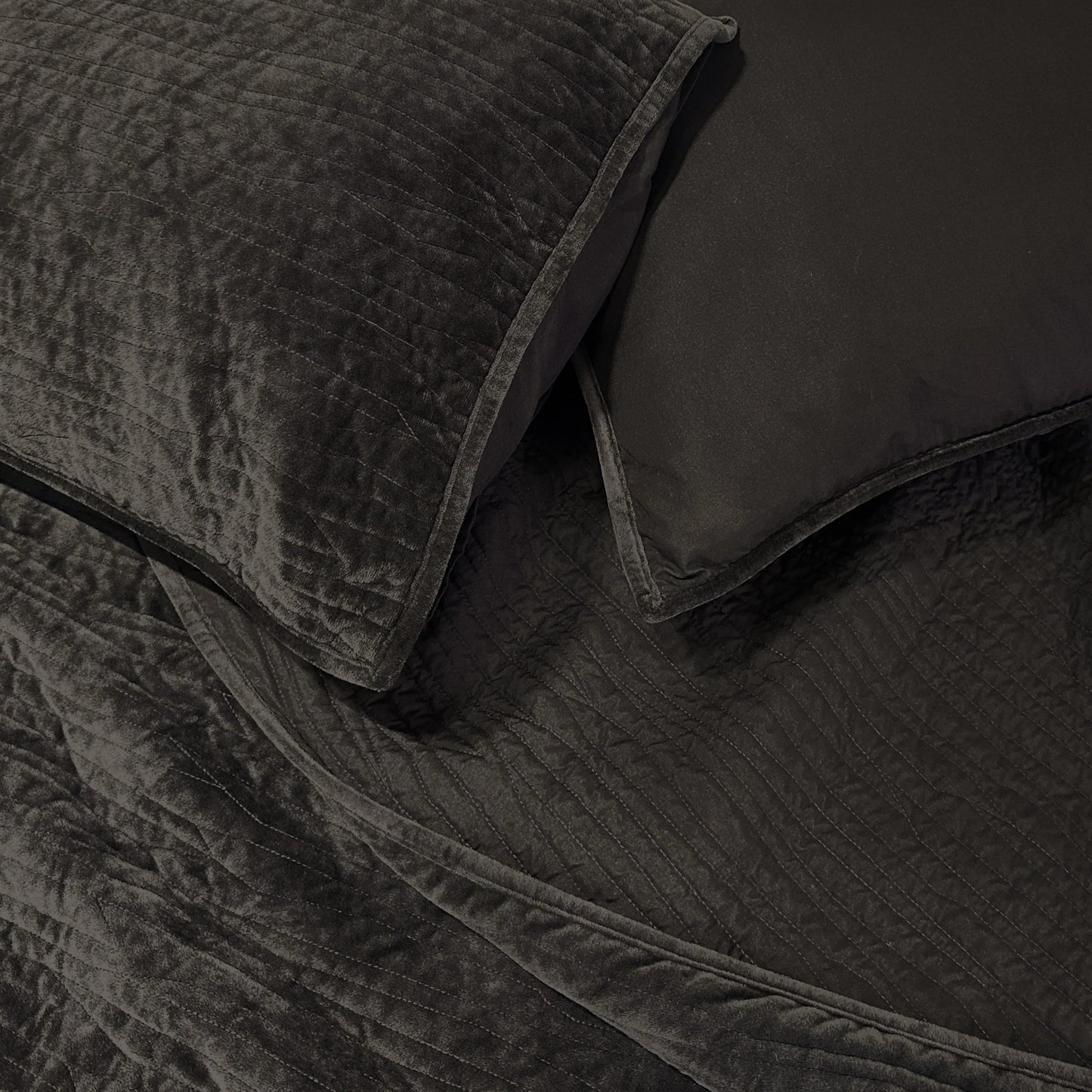 Wonderful Velvet 3 Piece Quilt Set