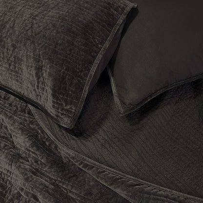 Wonderful Velvet 3 Piece Quilt Set